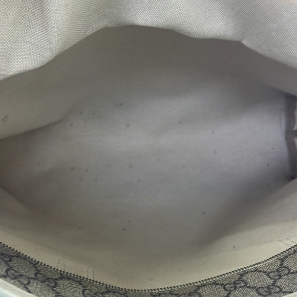 Gucci Carryall Bag - Picture 8 of 16